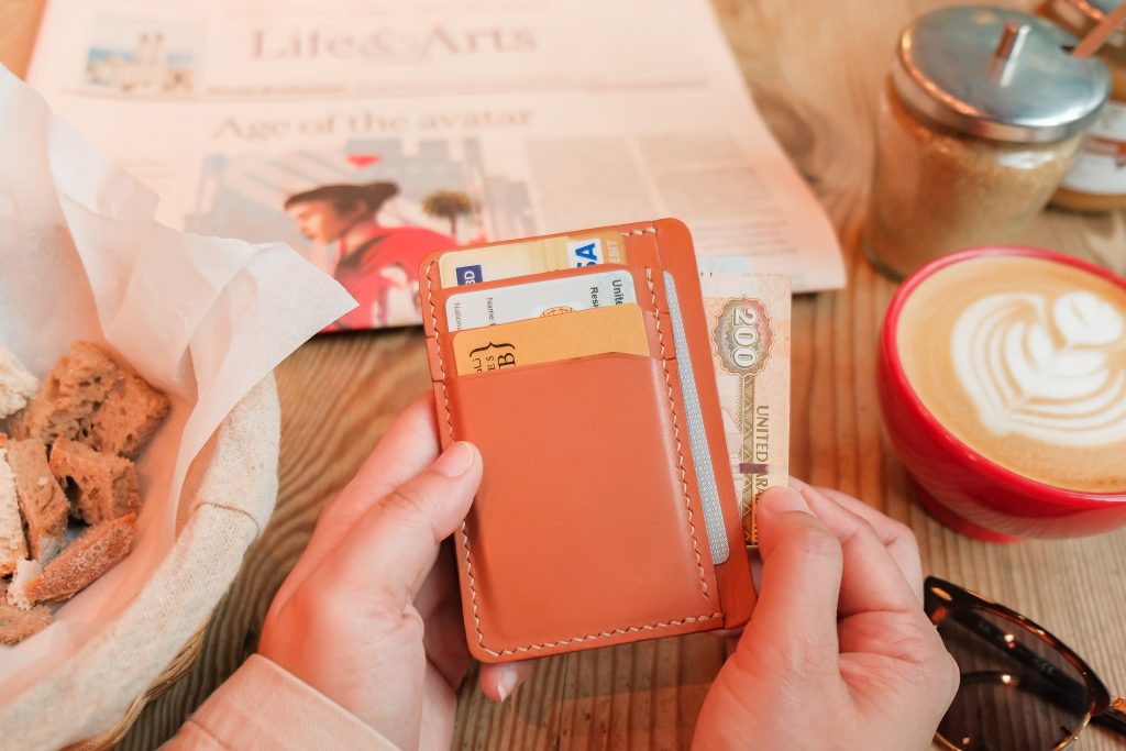 картхолдер с дирхамами