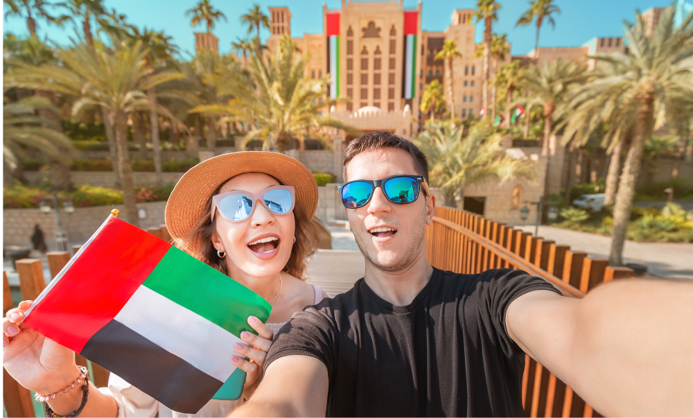 Студенты в Дубае с флагом